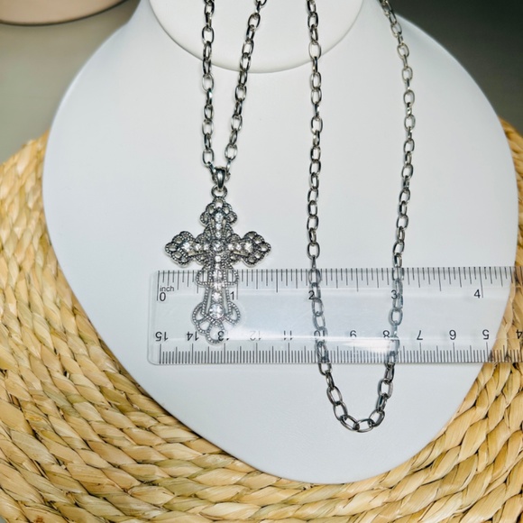 Beautiful Ornate Crystal Filigree Cross Necklace - Picture 7 of 11